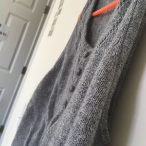Sleeveless GAP brand Gray long T-Shrit